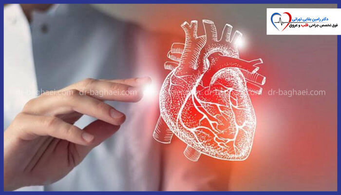 تصویر هنری از قلب و آنوریسم قلبی روی دست، نمایش دهنده مشکلات قلبی